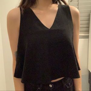 Club Monaco flowy v-neck cropped sleeveless top